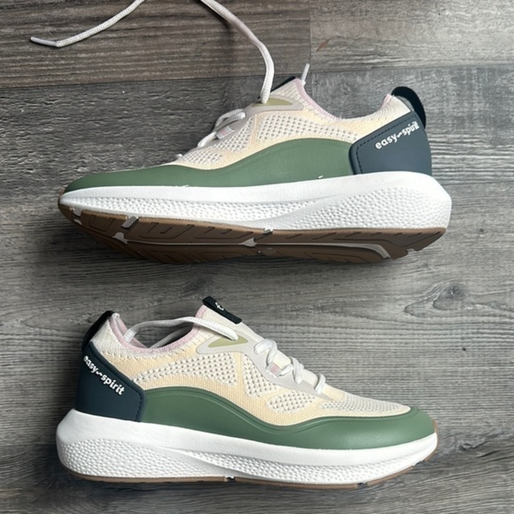 NWT Easy Spirit Sneakers size 6.5 Neutral tones slip on Baxter